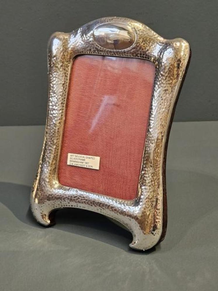 Edwardian Art Nouveau Planished Silver Photo Frame - Image 2