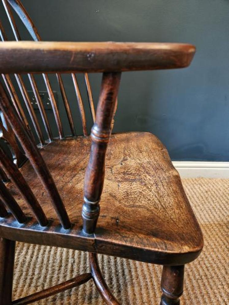 George III Low Back Yew and Elm Windsor Chair - Image 7