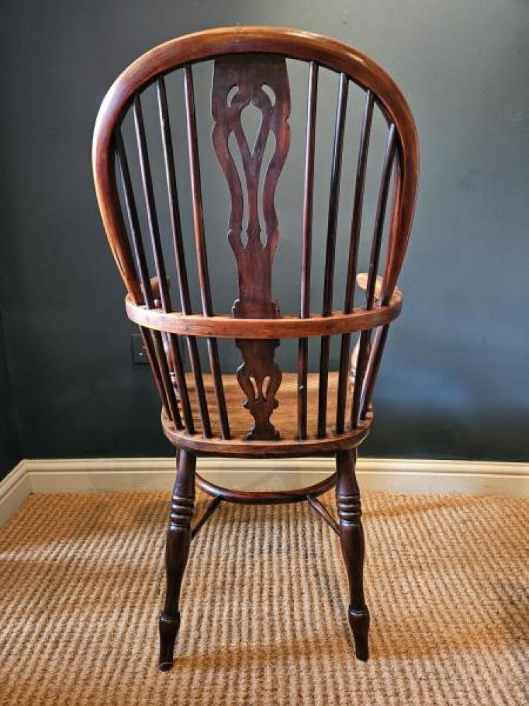 George III High Back Yew and Elm Wood Windsor Chair - Image 2
