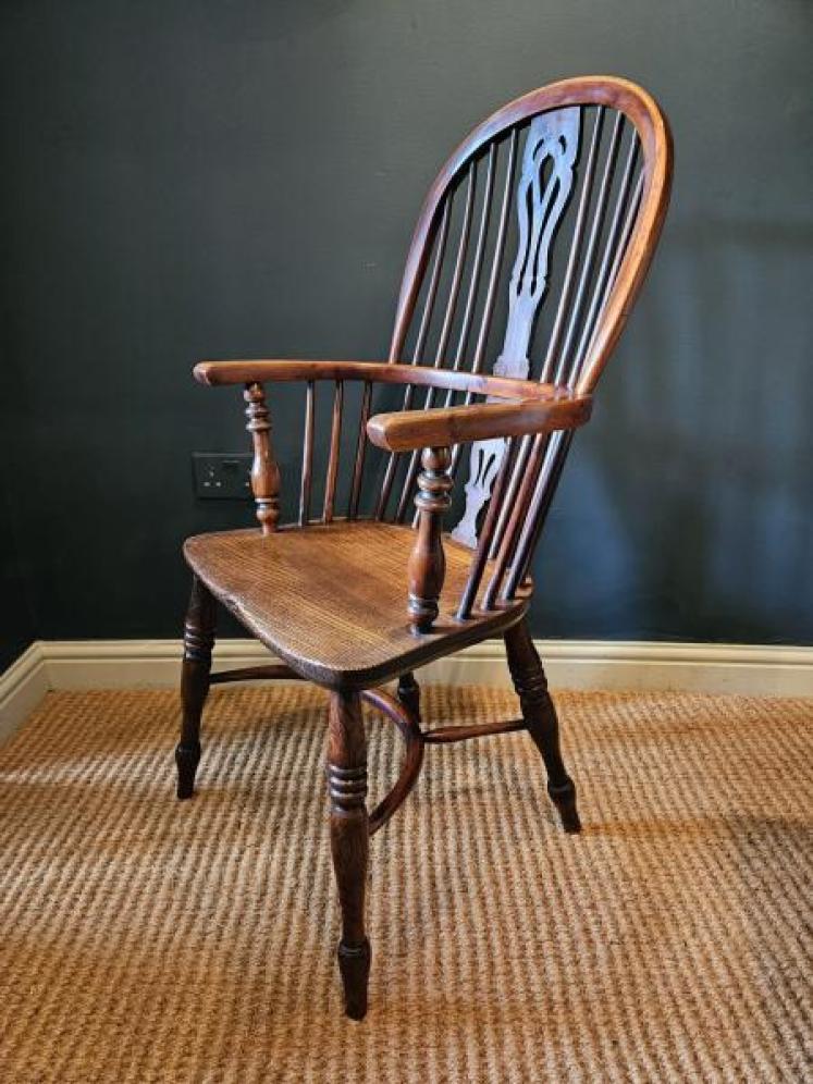 George III High Back Yew and Elm Wood Windsor Chair - Image 3