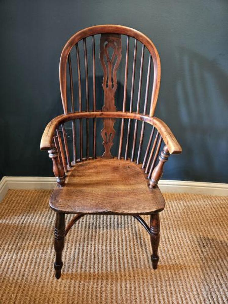 George III High Back Yew and Elm Wood Windsor Chair - Image 4