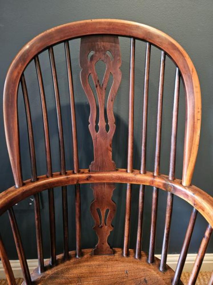 George III High Back Yew and Elm Wood Windsor Chair - Image 5