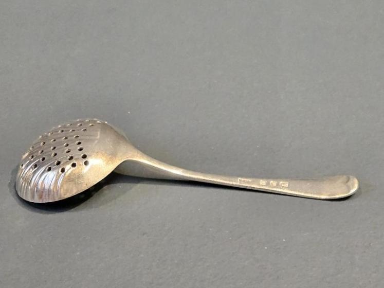 George V Silver Sugar Casting Spoon - Image 5