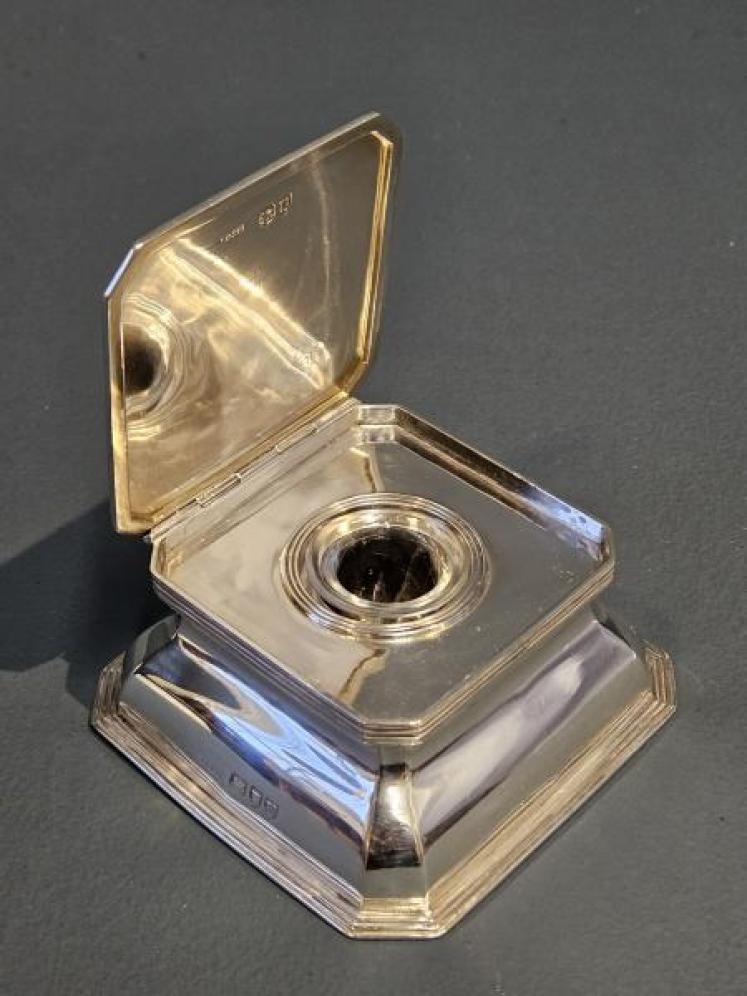 Fine Quality Victorian Silver Capstan Inkwell  - Image 3