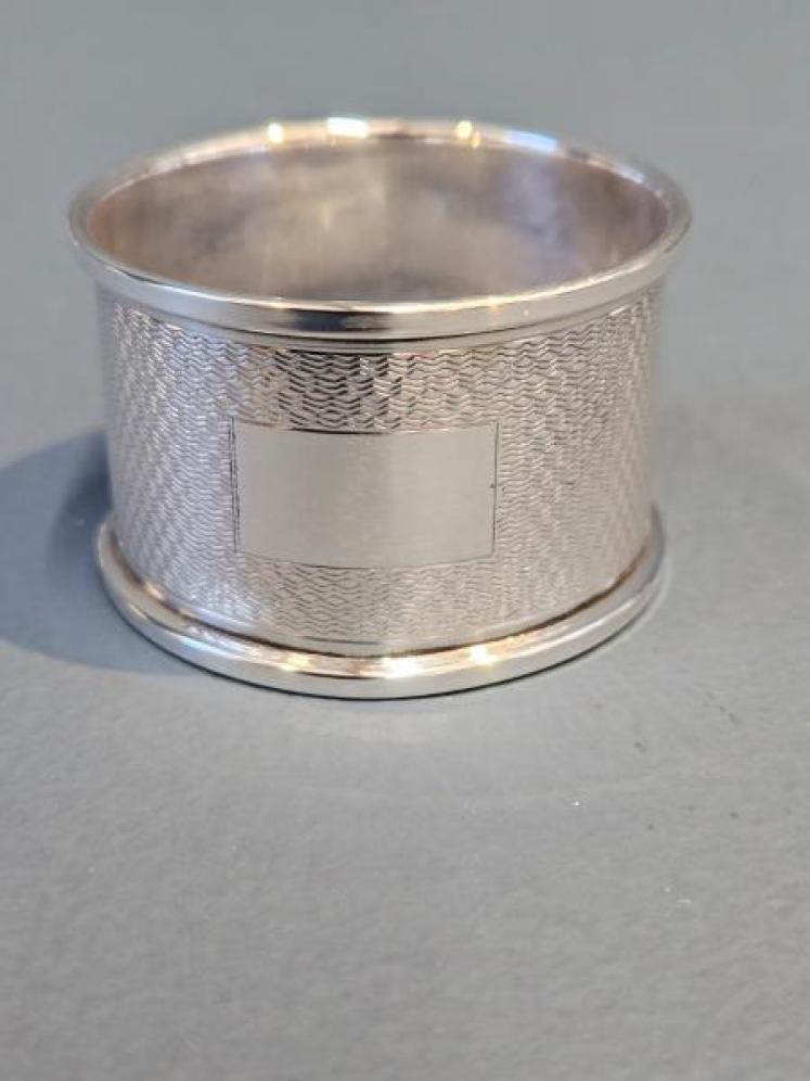 Set of Six Engine Turned Silver Napkin Rings - Image 4