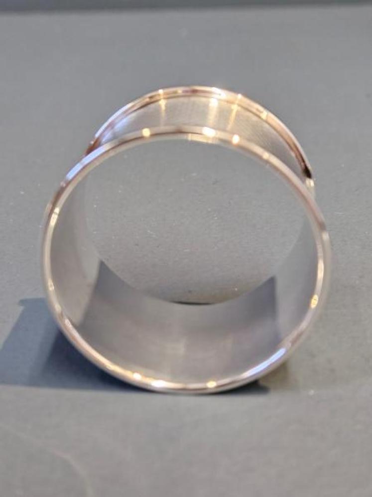 Set of Six Engine Turned Silver Napkin Rings - Image 6