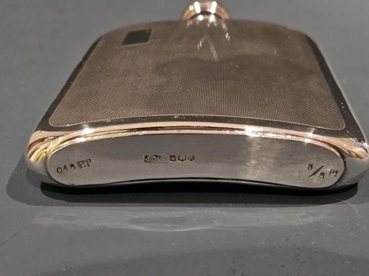 Extra Large 10 Troy oz Engine Turned Hip Flask - Image 3