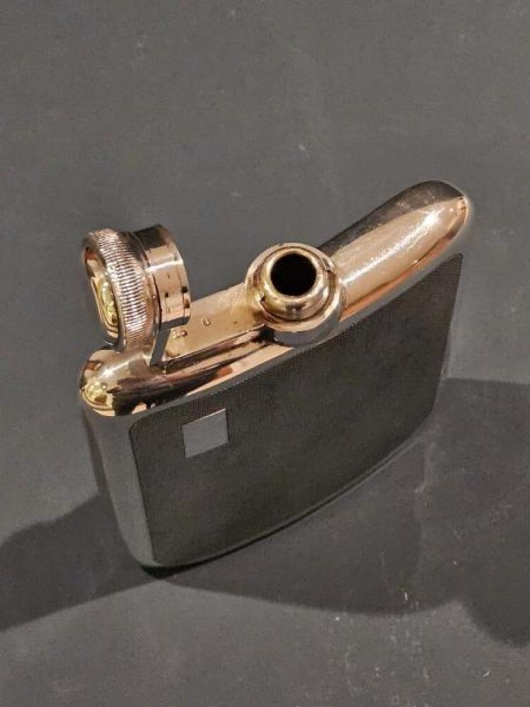 Extra Large 10 Troy oz Engine Turned Hip Flask - Image 6