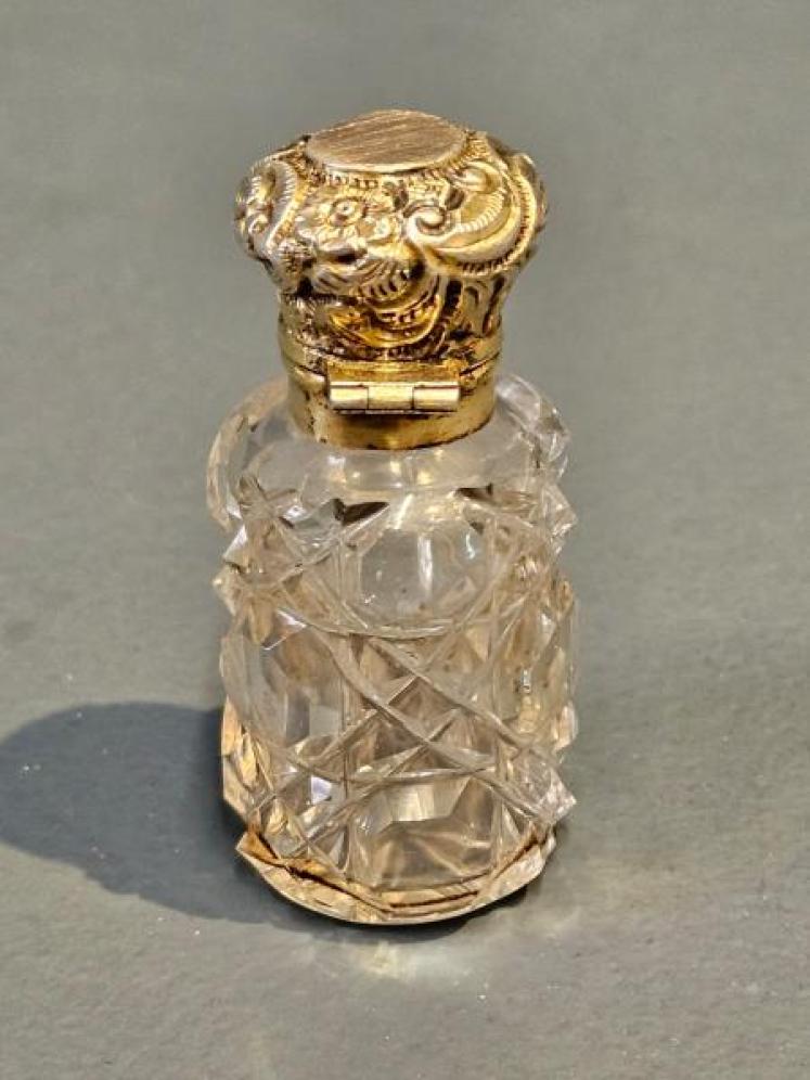 Victorian Silver Gilt Top Scent Bottle - Image 4