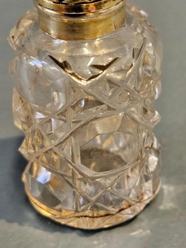 Victorian Silver Gilt Top Scent Bottle - Image 5