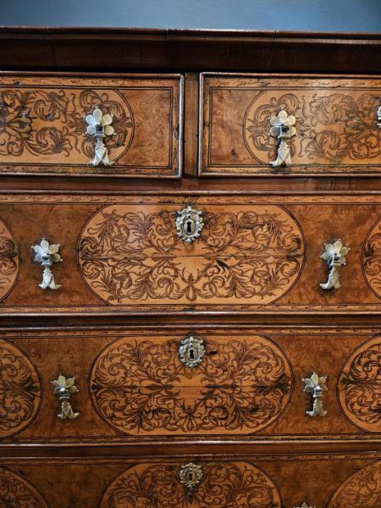 William and Mary Seaweed Inlaid Walnut Chest of Drawers - Image 2