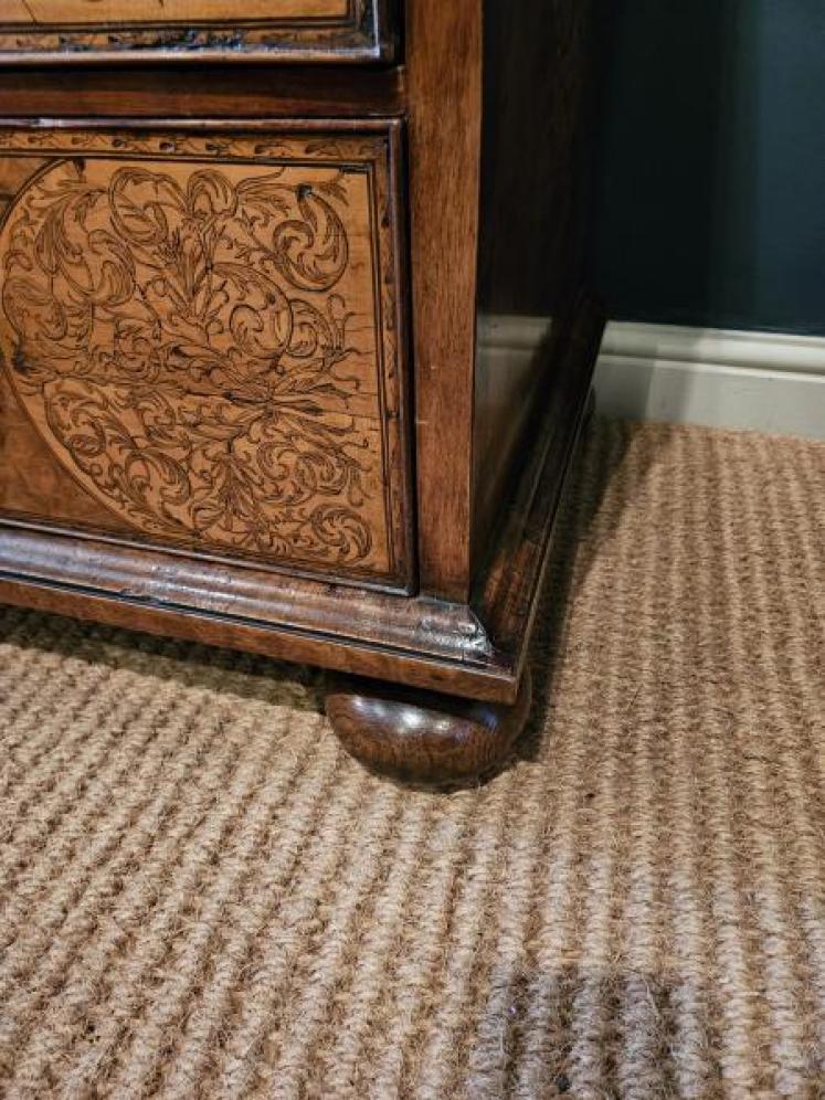 William and Mary Seaweed Inlaid Walnut Chest of Drawers - Image 3