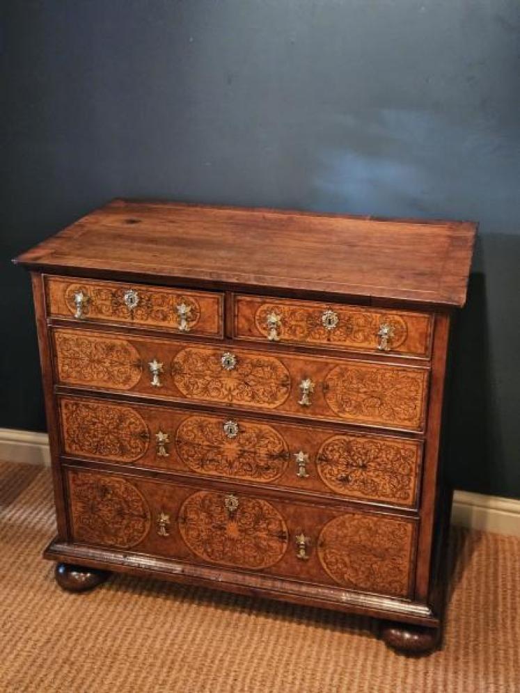 William and Mary Seaweed Inlaid Walnut Chest of Drawers - Image 5