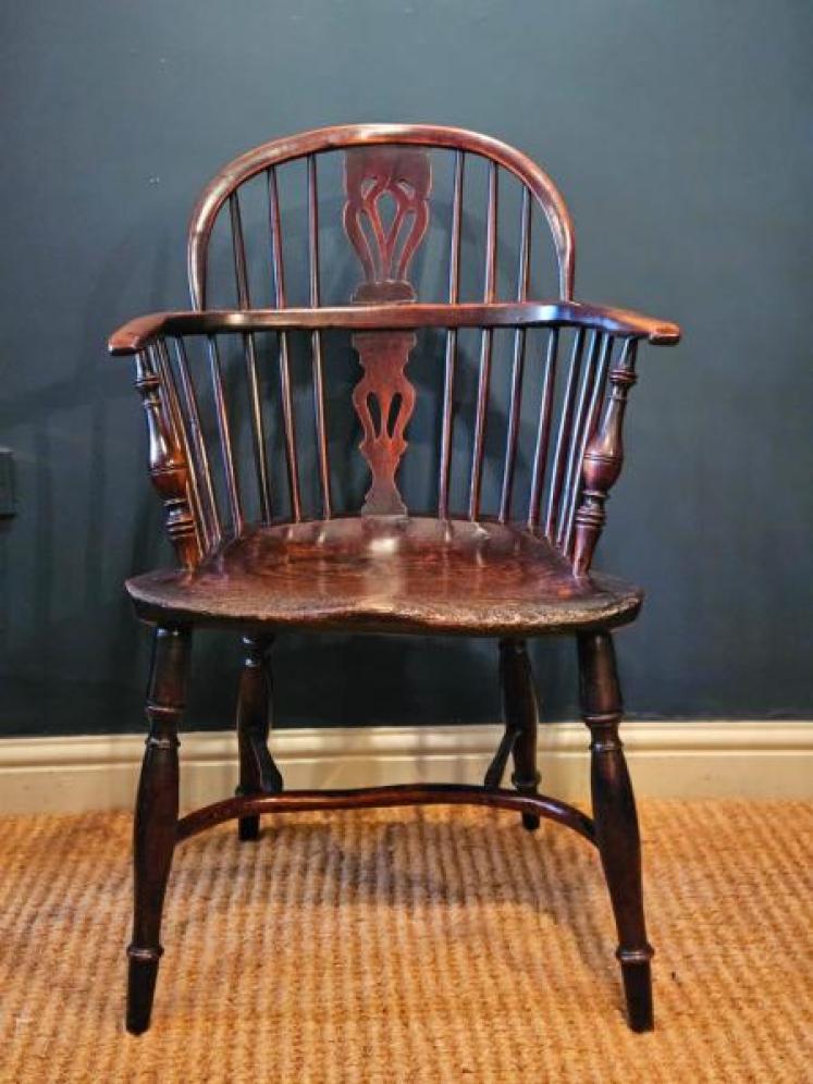 Victorian Low Back Yew and Elm Wood Windsor Chair - Image 1