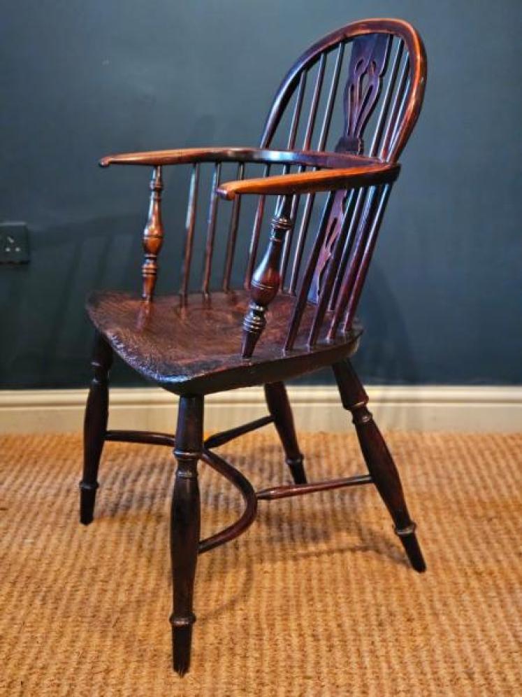 Victorian Low Back Yew and Elm Wood Windsor Chair - Image 2