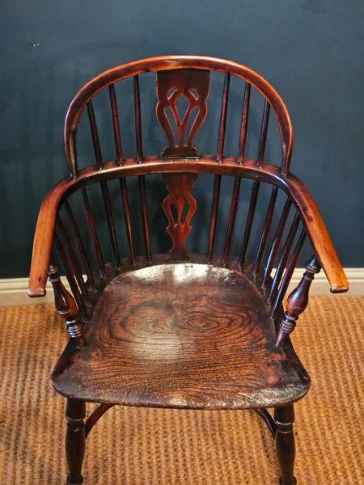 Victorian Low Back Yew and Elm Wood Windsor Chair - Image 4
