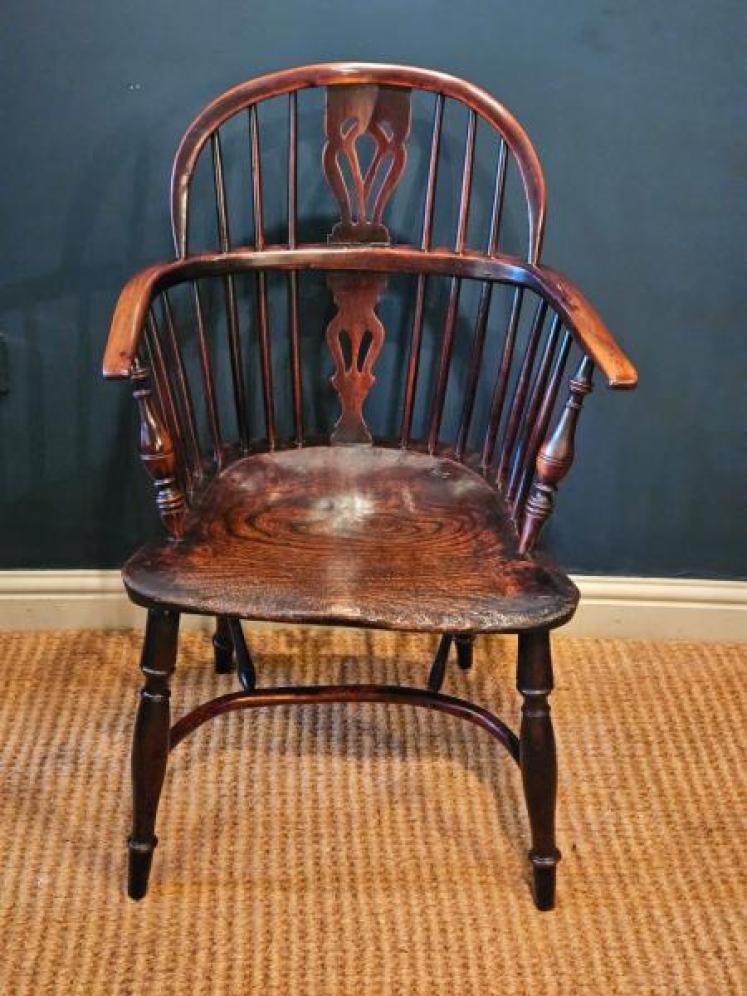 Victorian Low Back Yew and Elm Wood Windsor Chair - Image 6
