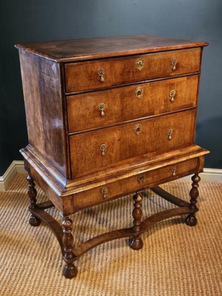 Outstanding Small William and Mary Walnut Chest on Stand - Image 4