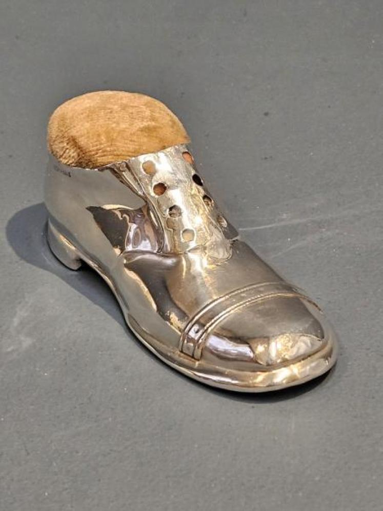 Edwardian Silver Shoe Pin Cushion - Image 3
