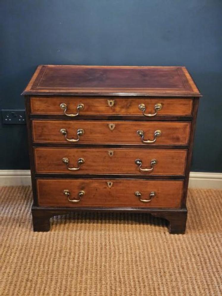 Regency Mahogany Satinwood Crossbanded Chest of Drawers - Image 1