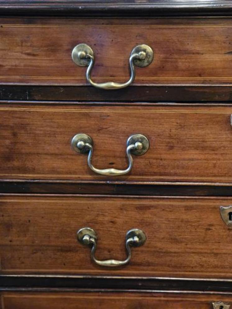 Regency Mahogany Satinwood Crossbanded Chest of Drawers - Image 3
