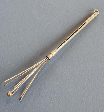 9ct Gold Engine Turned Telescopic Cocktail Stirrer