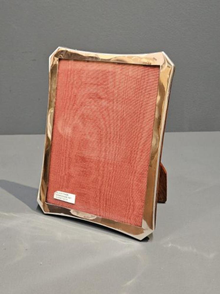 George V Swept Edge Silver Photo Frame - Image 2