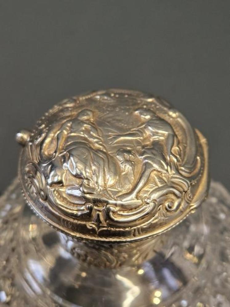 Victorian William Comyns Silver Top Scent Bottle - Image 2