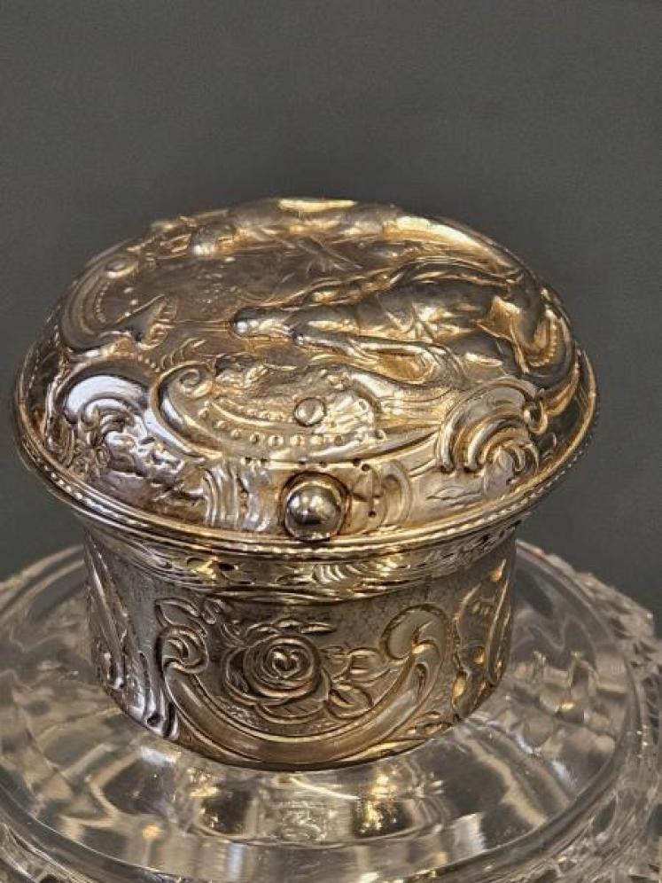 Victorian William Comyns Silver Top Scent Bottle - Image 6