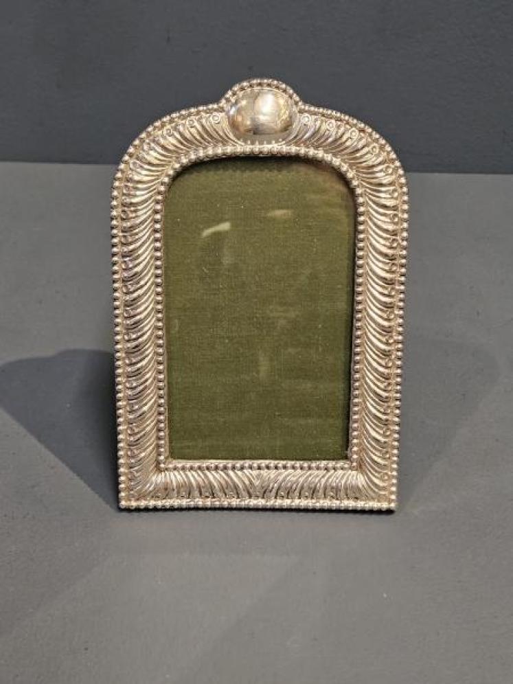 Victorian Silver Arched Top Photo Frame - Image 1