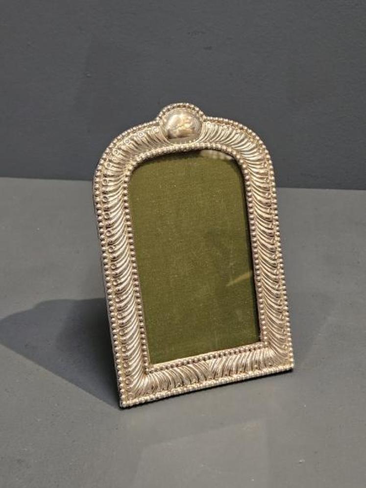Victorian Silver Arched Top Photo Frame - Image 2