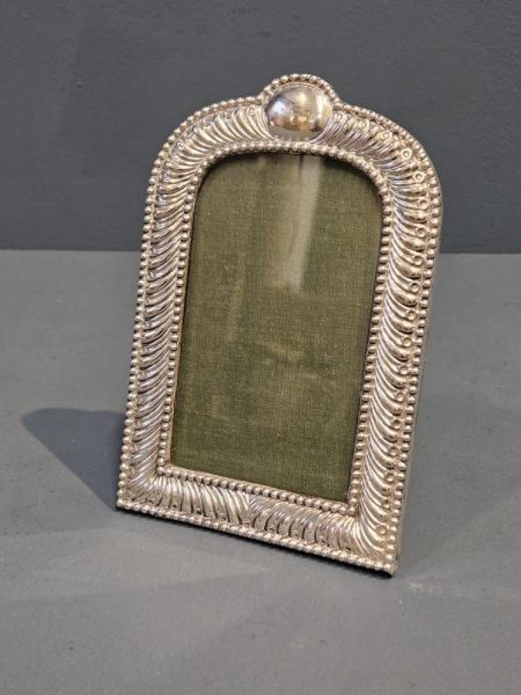 Victorian Silver Arched Top Photo Frame - Image 4