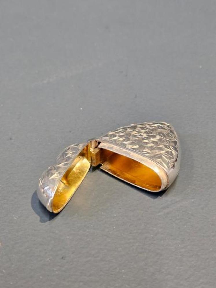 Engraved Silver Heart Shaped Vesta Case - Image 2