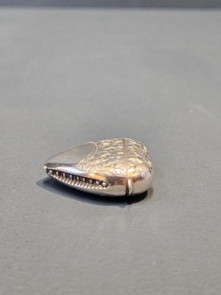 Engraved Silver Heart Shaped Vesta Case - Image 4