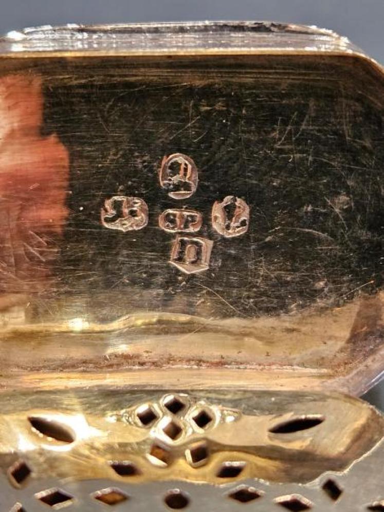 Unusual Curved Silver Vinaigrette  - Image 3