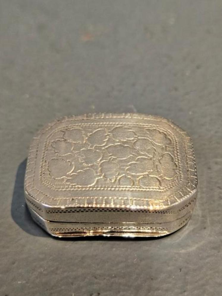 Unusual Curved Silver Vinaigrette  - Image 4
