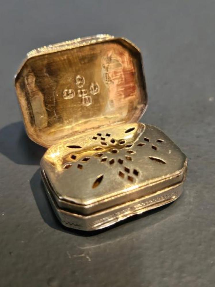 Unusual Curved Silver Vinaigrette  - Image 6