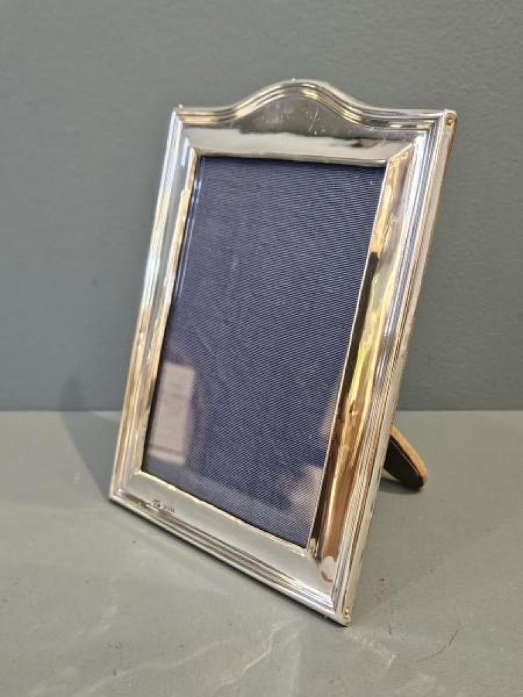 George V Silver Arched Top Photo Frame  - Image 2