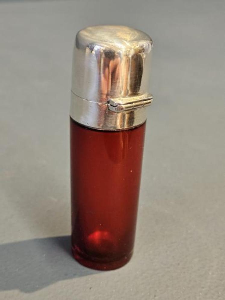 Victorian Silver Top Ruby Scent Bottle  - Image 2