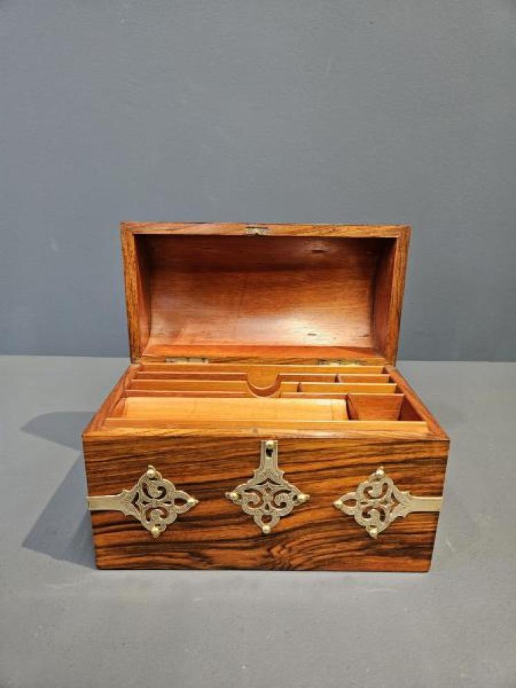 Immaculate Victorian Walnut Stationary Box - Image 2