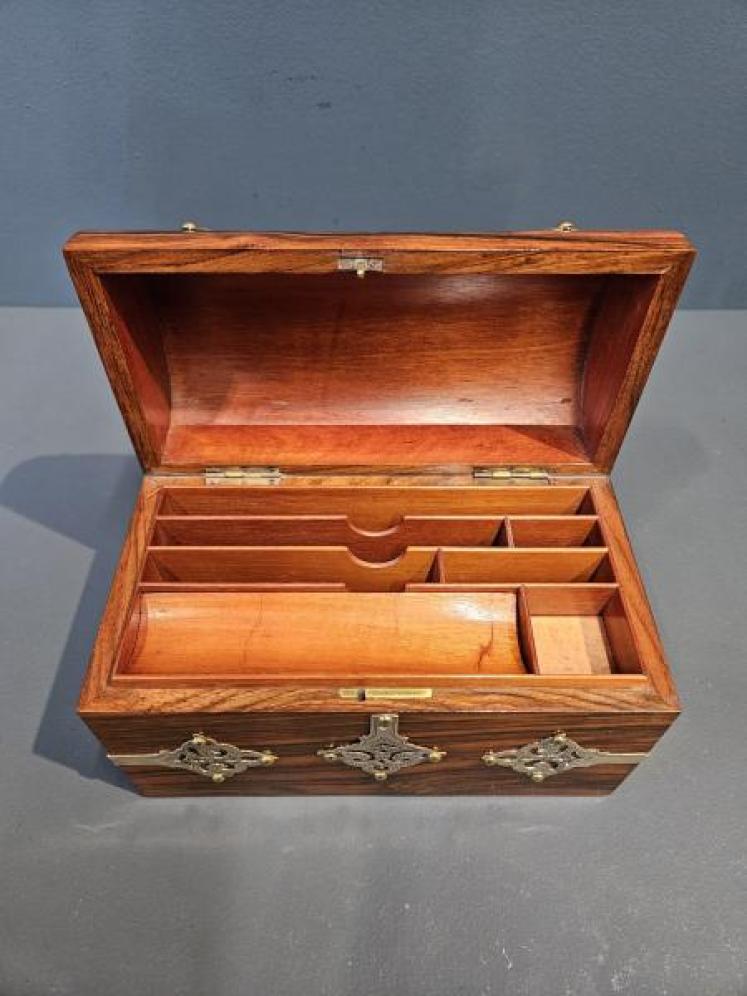 Immaculate Victorian Walnut Stationary Box - Image 3