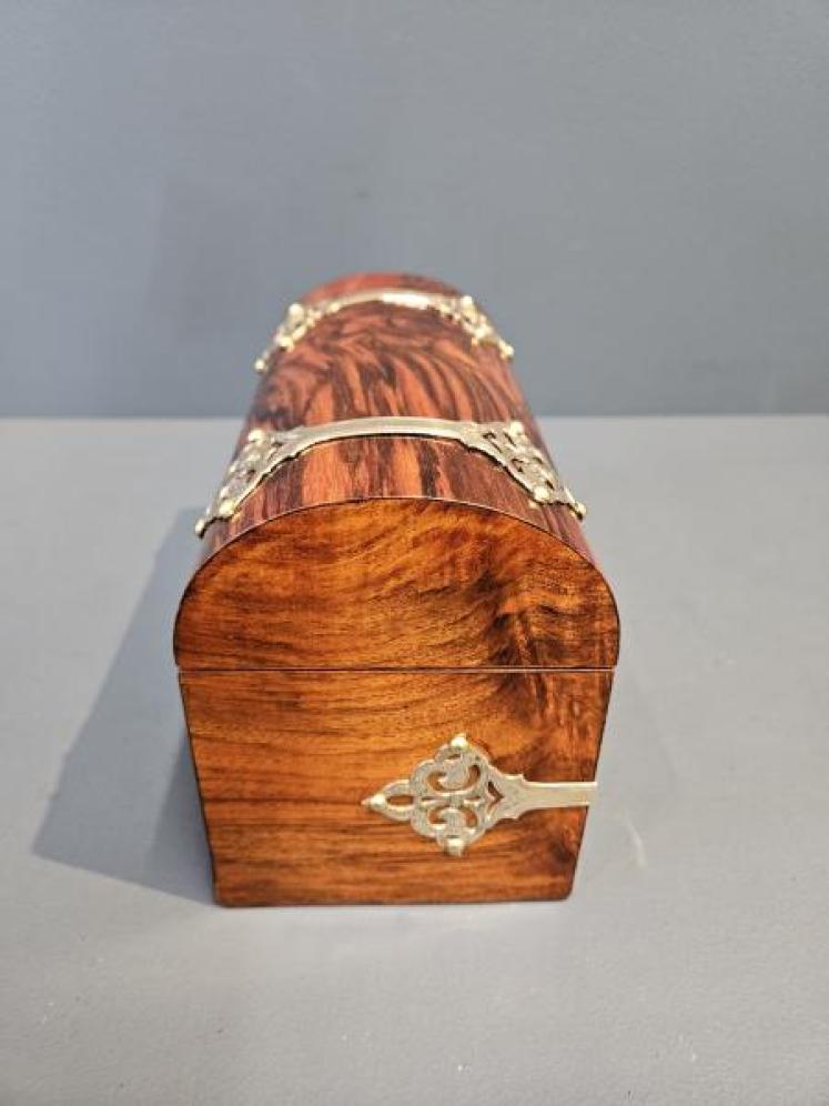 Immaculate Victorian Walnut Stationary Box - Image 4