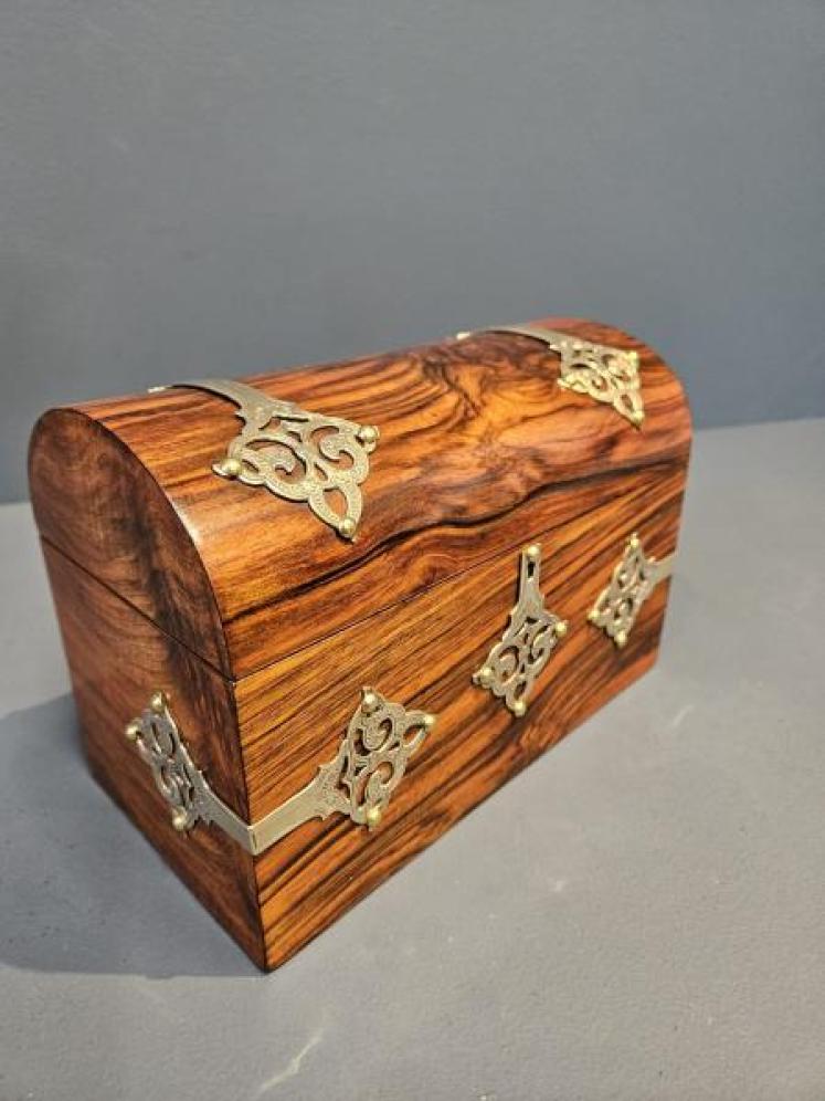 Immaculate Victorian Walnut Stationary Box - Image 5