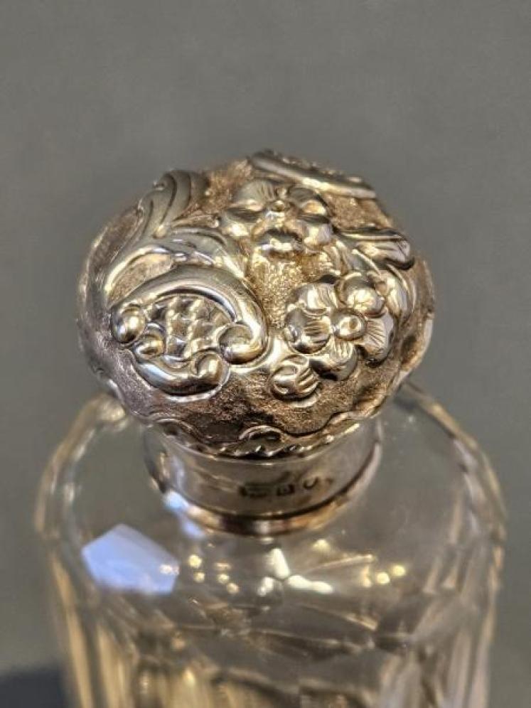 Pair of Victorian Silver Topped Crystal Scent Bottles - Image 3