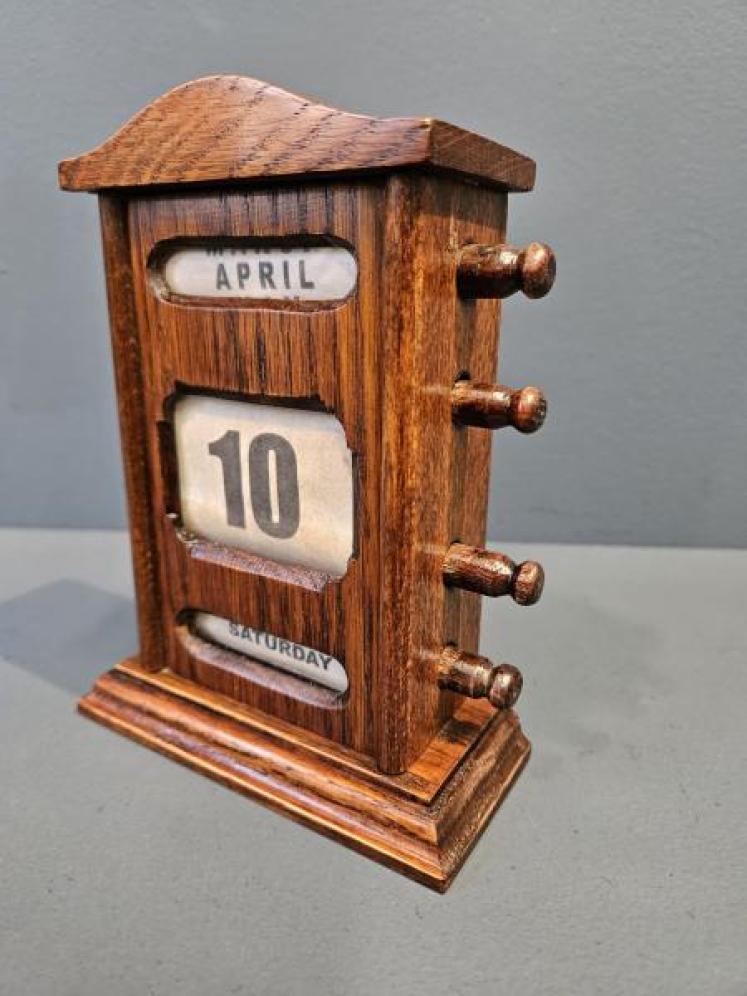 Small Edwardian Oak Perpetual Desk Calendar - Image 4