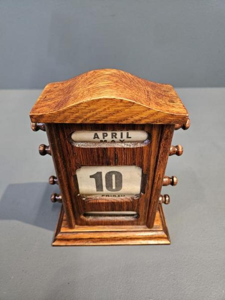 Small Edwardian Oak Perpetual Desk Calendar - Image 5