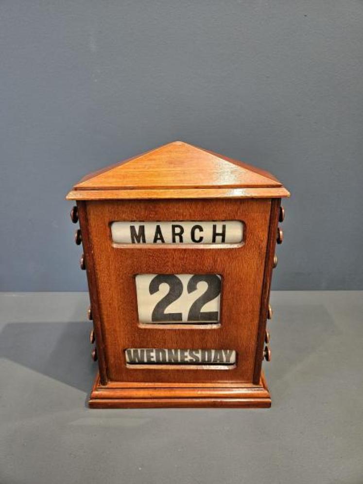 Large Edwardian Walnut Perpetual Desk Calendar  - Image 4