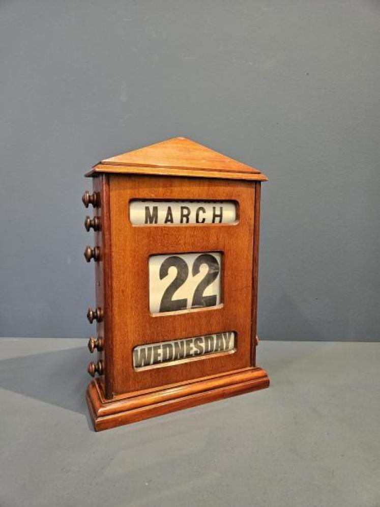 Large Edwardian Walnut Perpetual Desk Calendar  - Image 7