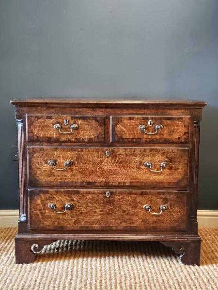 Small George III Country House Oak Chest of Drawers  - Image 1