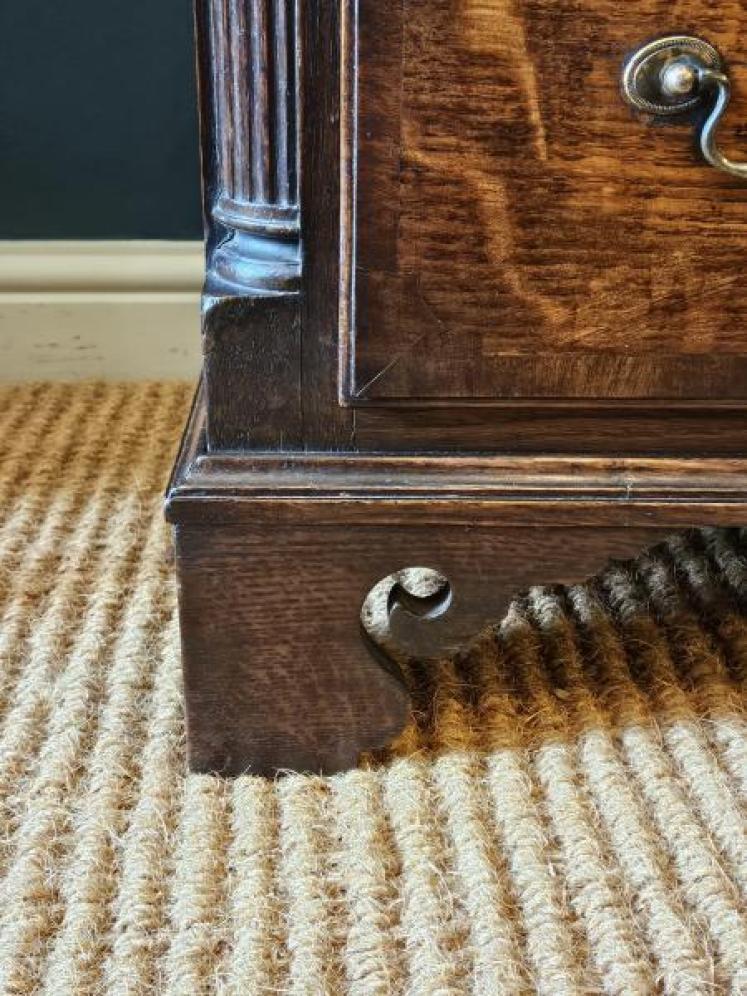 Small George III Country House Oak Chest of Drawers  - Image 3